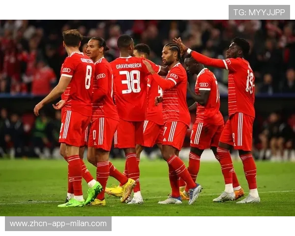 拜仁以多点牵扯制造机会,中路渗透更犀利